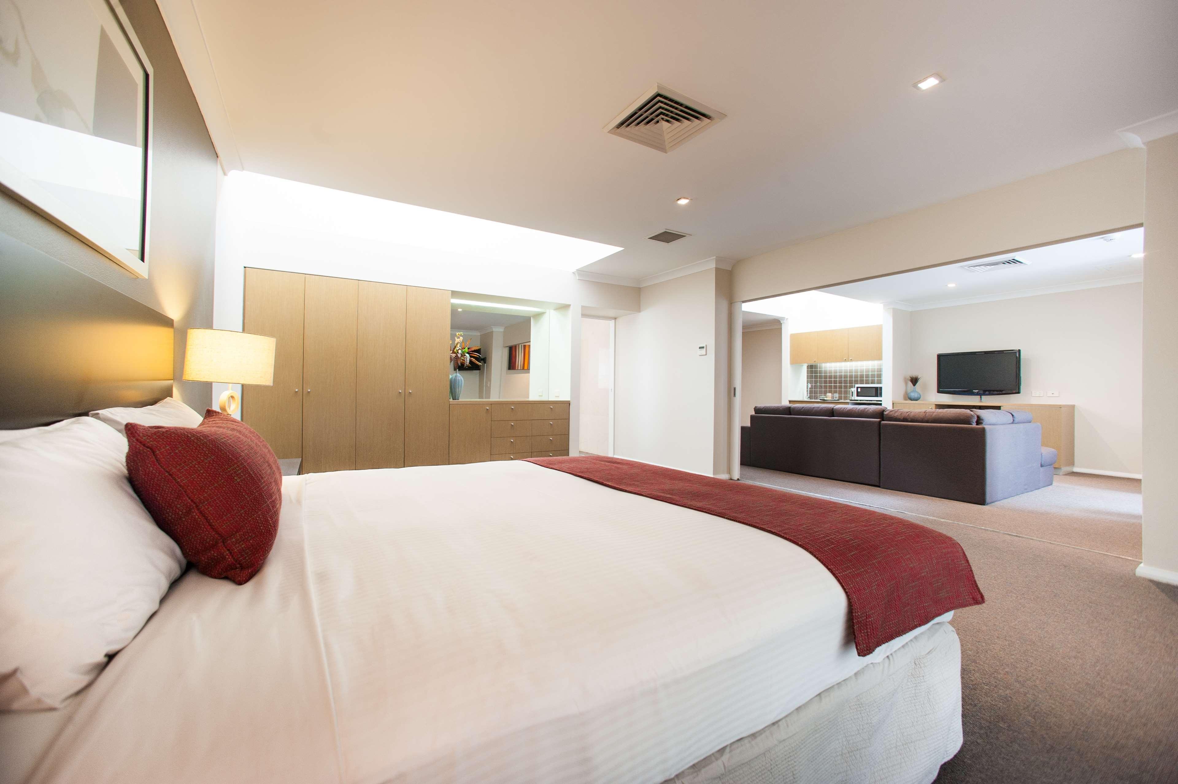 Ramada Hotel & Suites By Wyndham Cabramatta Exterior foto