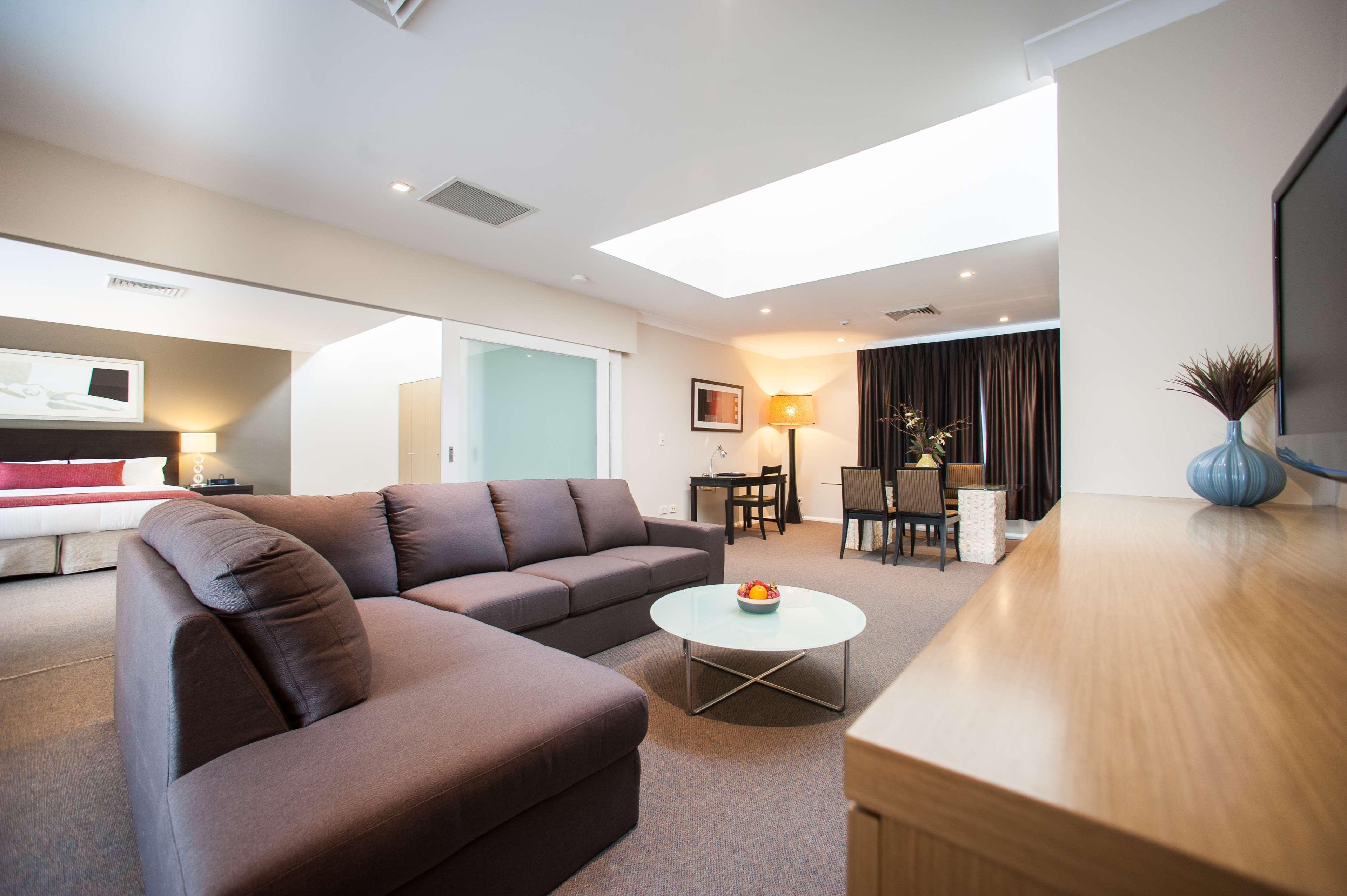Ramada Hotel & Suites By Wyndham Cabramatta Exterior foto
